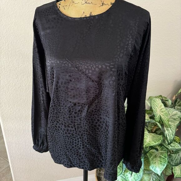 NWT Chenault Pebble Satin Like Jacquard Blouse in Black - Picture 3 of 12